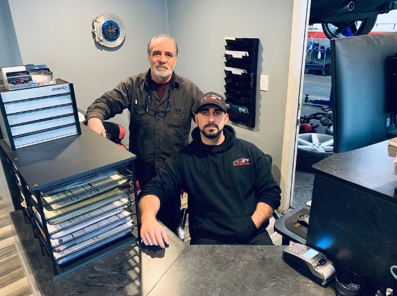 The Oak Lawn Auto team at the front desk